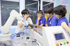 后是学校专业结构的一次主要调整？